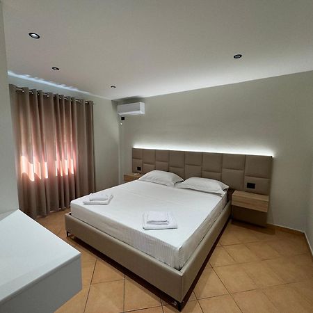 Garden Villa Apartments ซารานเดอ ภายนอก รูปภาพ