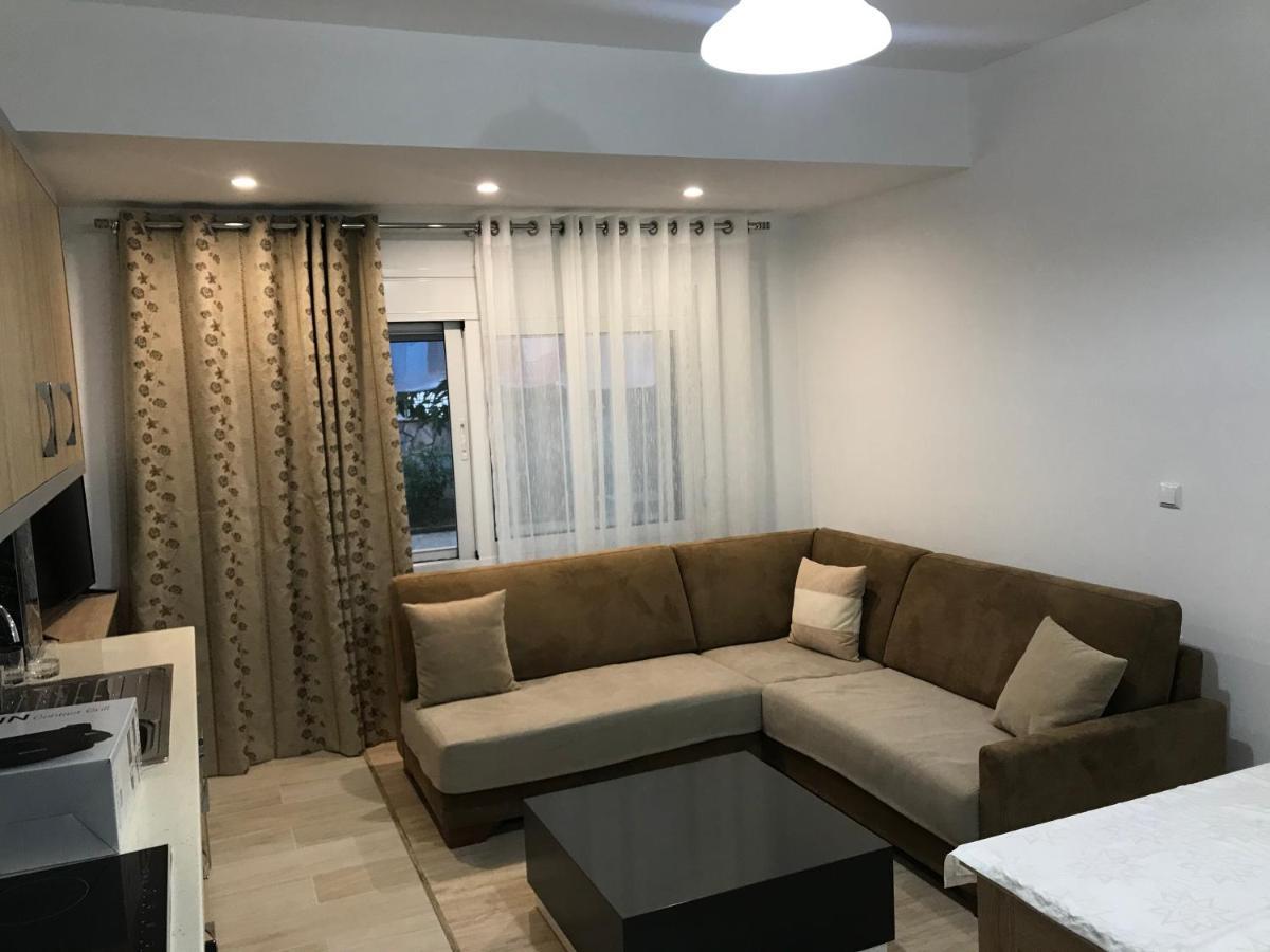 Garden Villa Apartments ซารานเดอ ภายนอก รูปภาพ