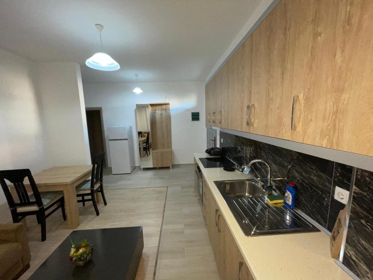 Garden Villa Apartments ซารานเดอ ภายนอก รูปภาพ
