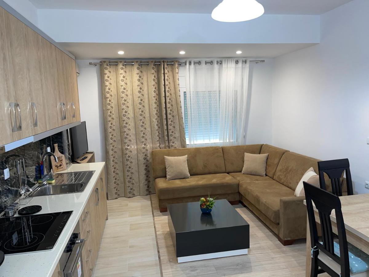 Garden Villa Apartments ซารานเดอ ภายนอก รูปภาพ