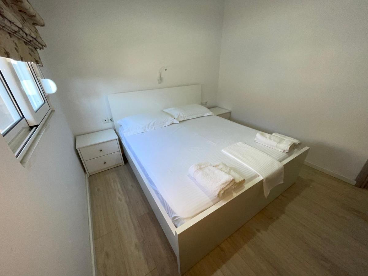 Garden Villa Apartments ซารานเดอ ภายนอก รูปภาพ