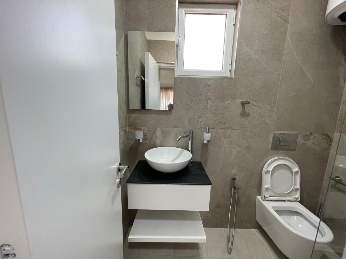 Garden Villa Apartments ซารานเดอ ภายนอก รูปภาพ