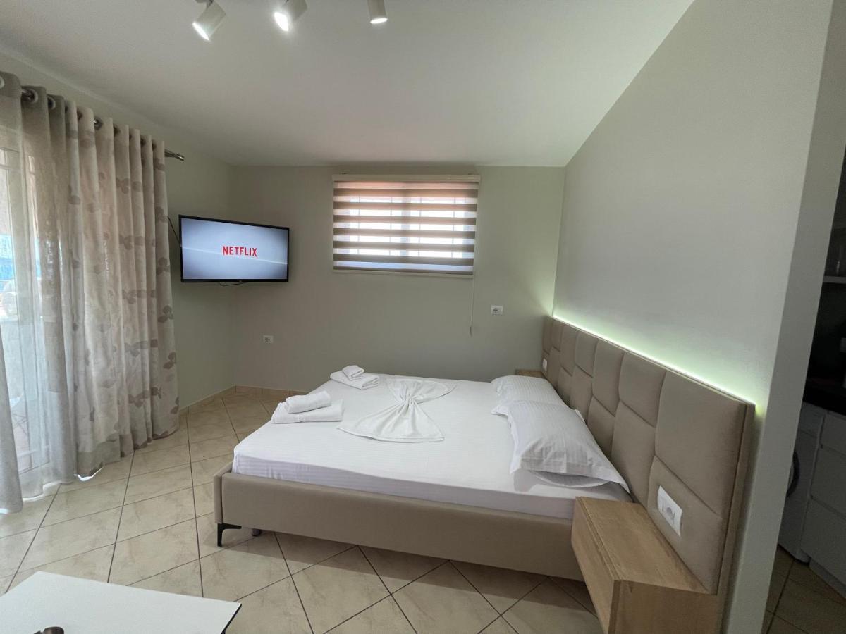 Garden Villa Apartments ซารานเดอ ภายนอก รูปภาพ