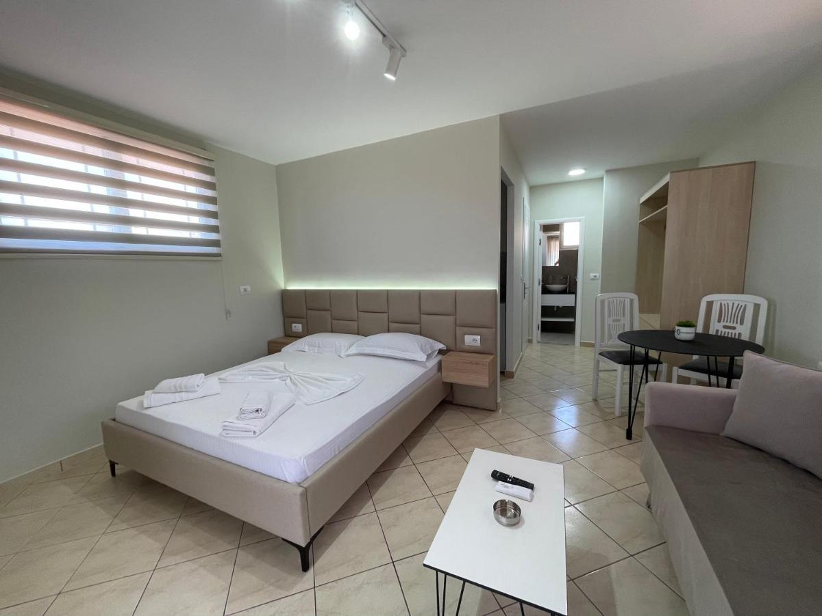 Garden Villa Apartments ซารานเดอ ภายนอก รูปภาพ