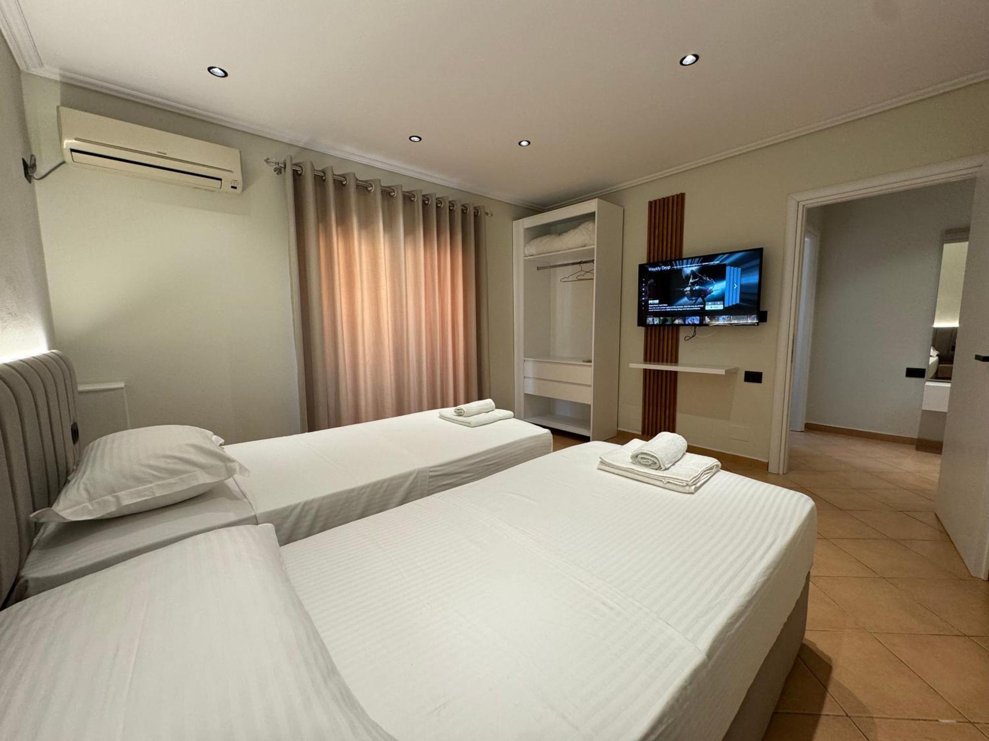 Garden Villa Apartments ซารานเดอ ภายนอก รูปภาพ