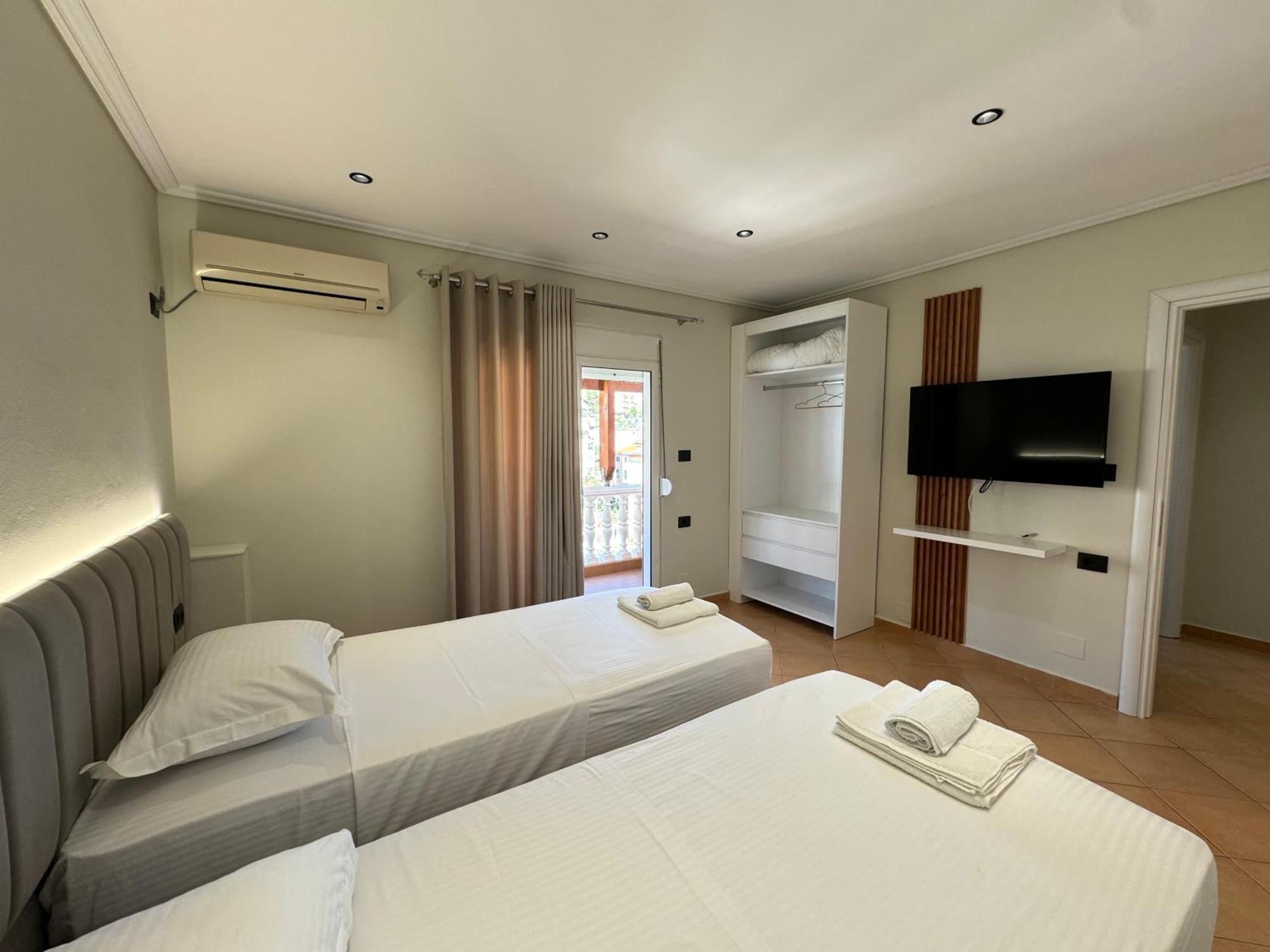 Garden Villa Apartments ซารานเดอ ภายนอก รูปภาพ