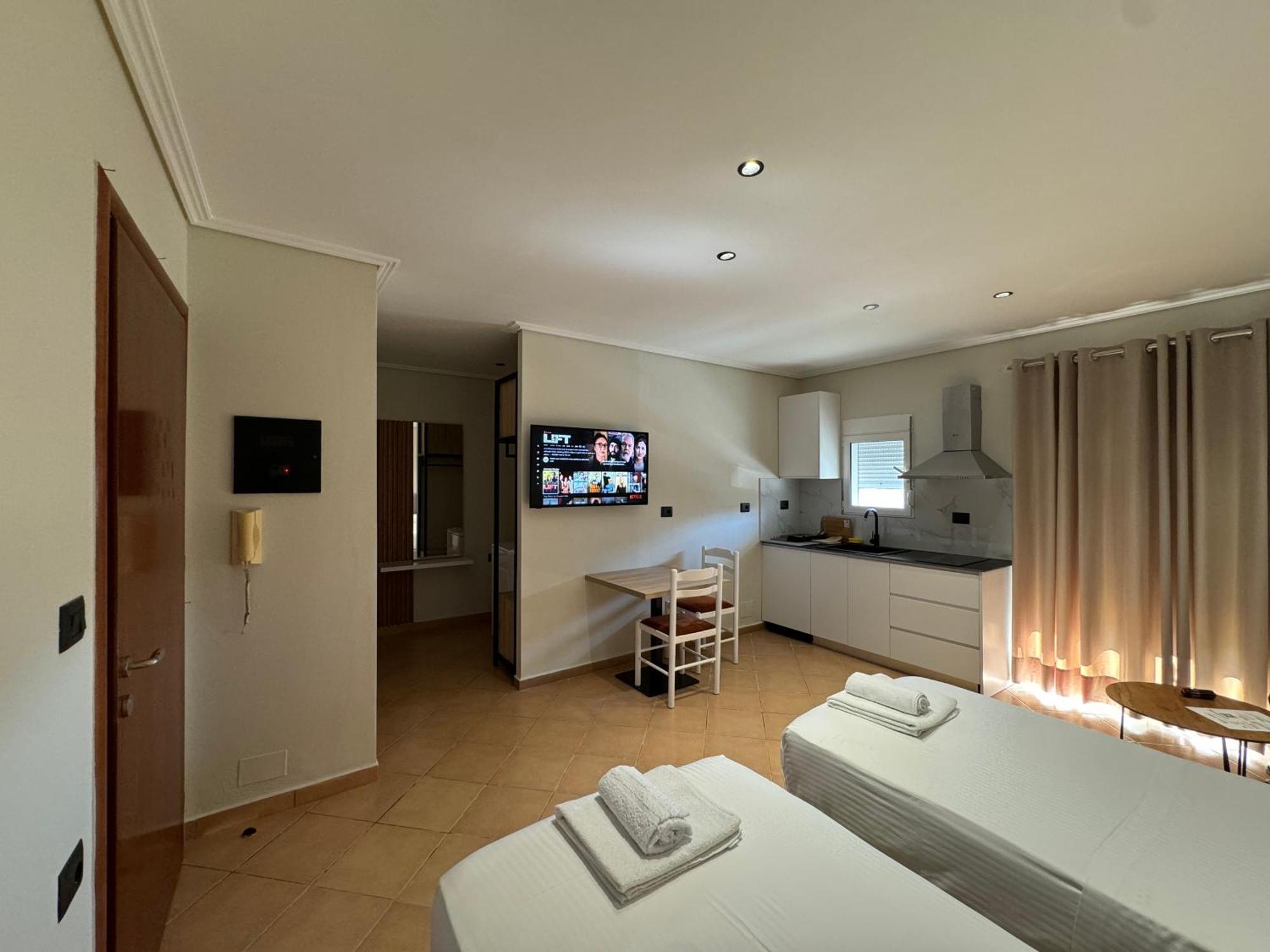 Garden Villa Apartments ซารานเดอ ภายนอก รูปภาพ