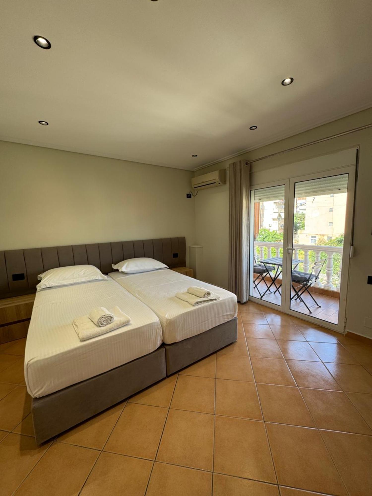 Garden Villa Apartments ซารานเดอ ภายนอก รูปภาพ