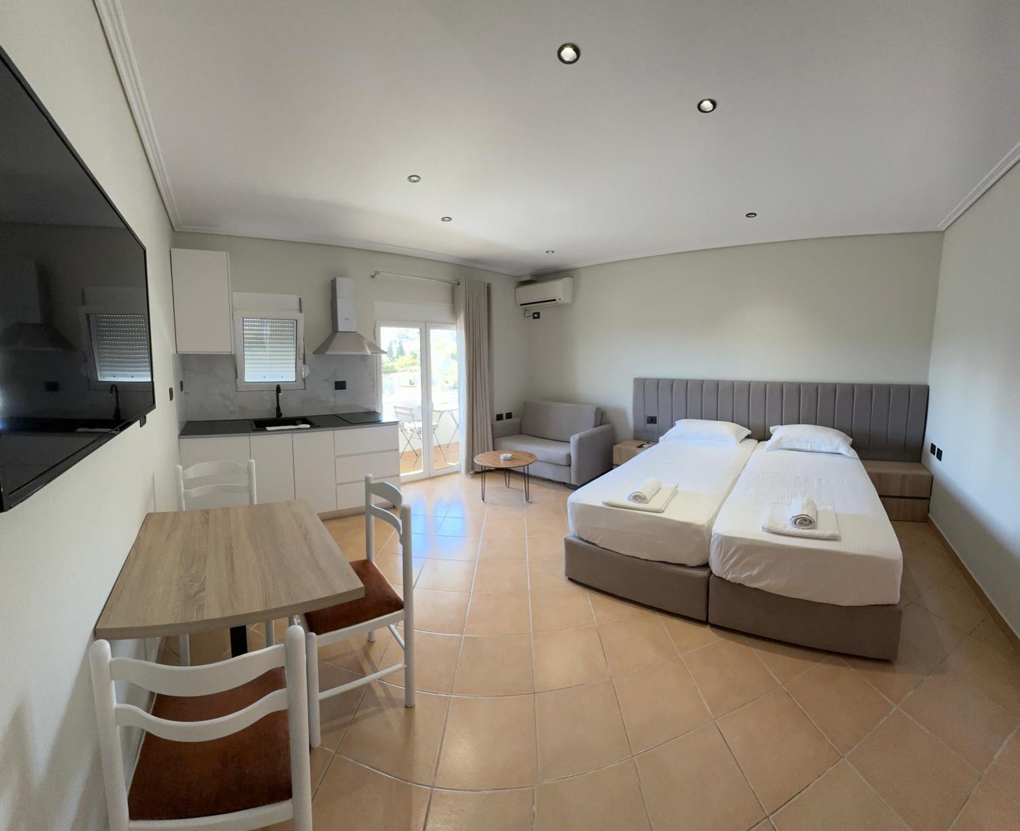 Garden Villa Apartments ซารานเดอ ภายนอก รูปภาพ