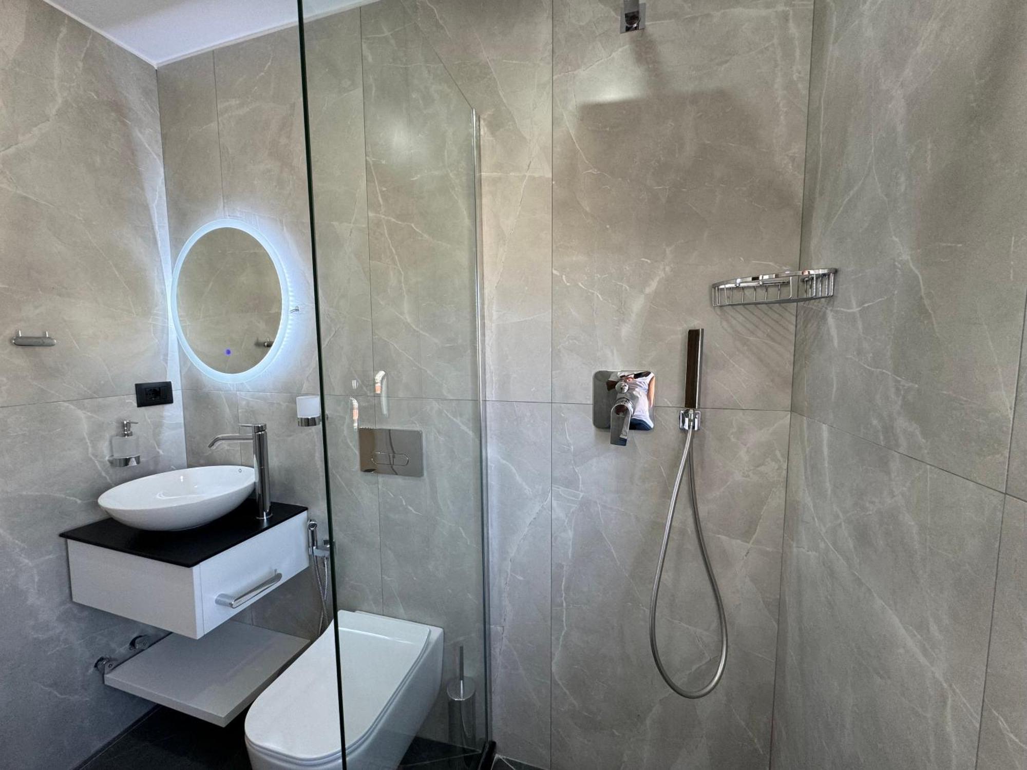 Garden Villa Apartments ซารานเดอ ภายนอก รูปภาพ