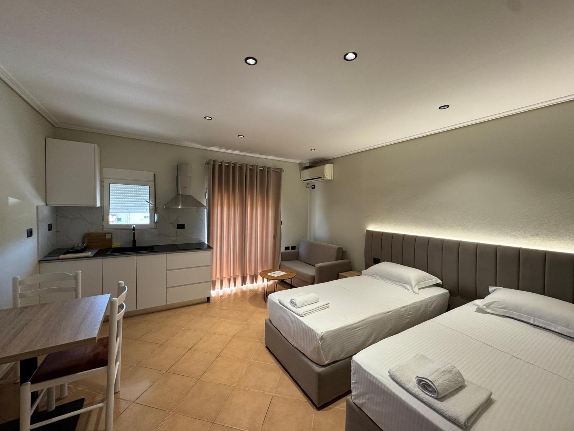 Garden Villa Apartments ซารานเดอ ภายนอก รูปภาพ