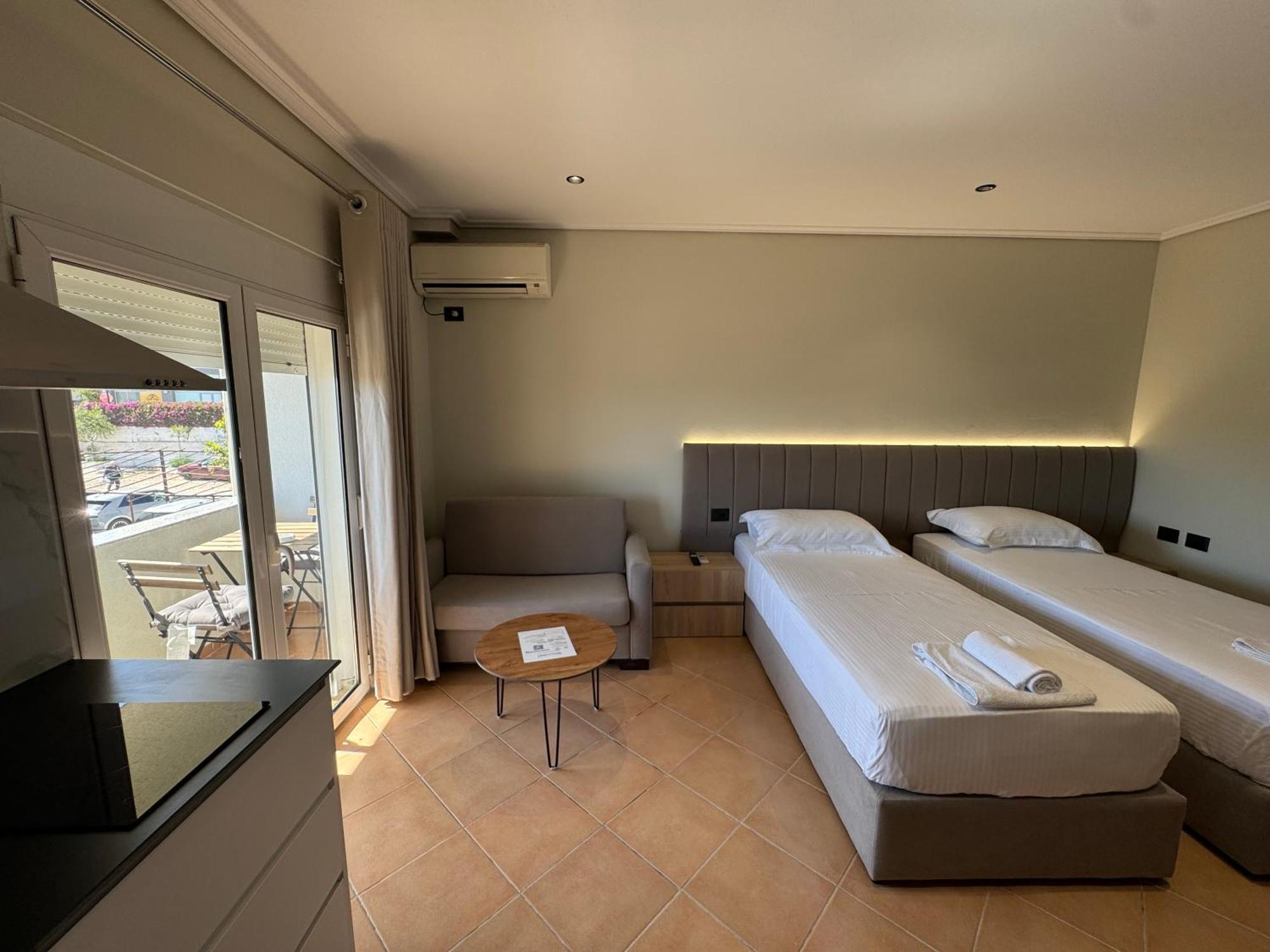 Garden Villa Apartments ซารานเดอ ภายนอก รูปภาพ