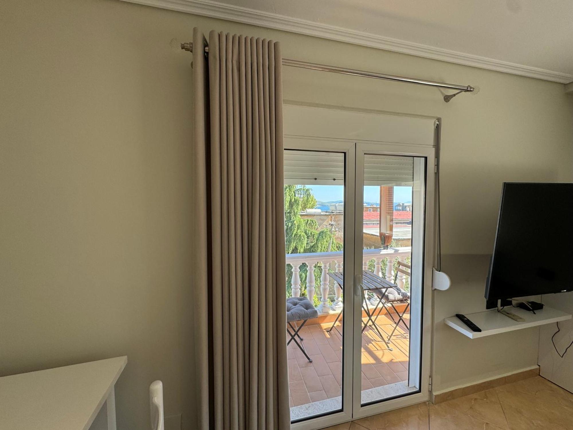 Garden Villa Apartments ซารานเดอ ภายนอก รูปภาพ