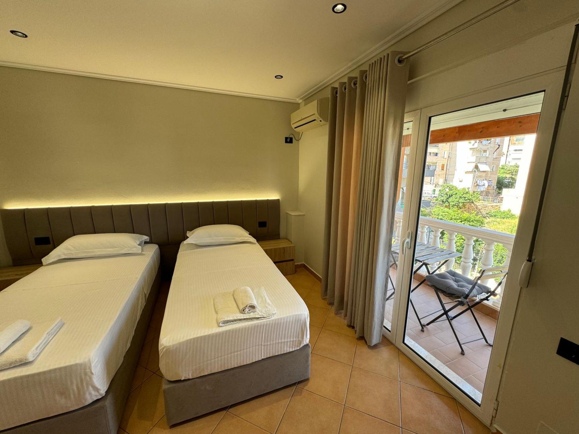 Garden Villa Apartments ซารานเดอ ภายนอก รูปภาพ