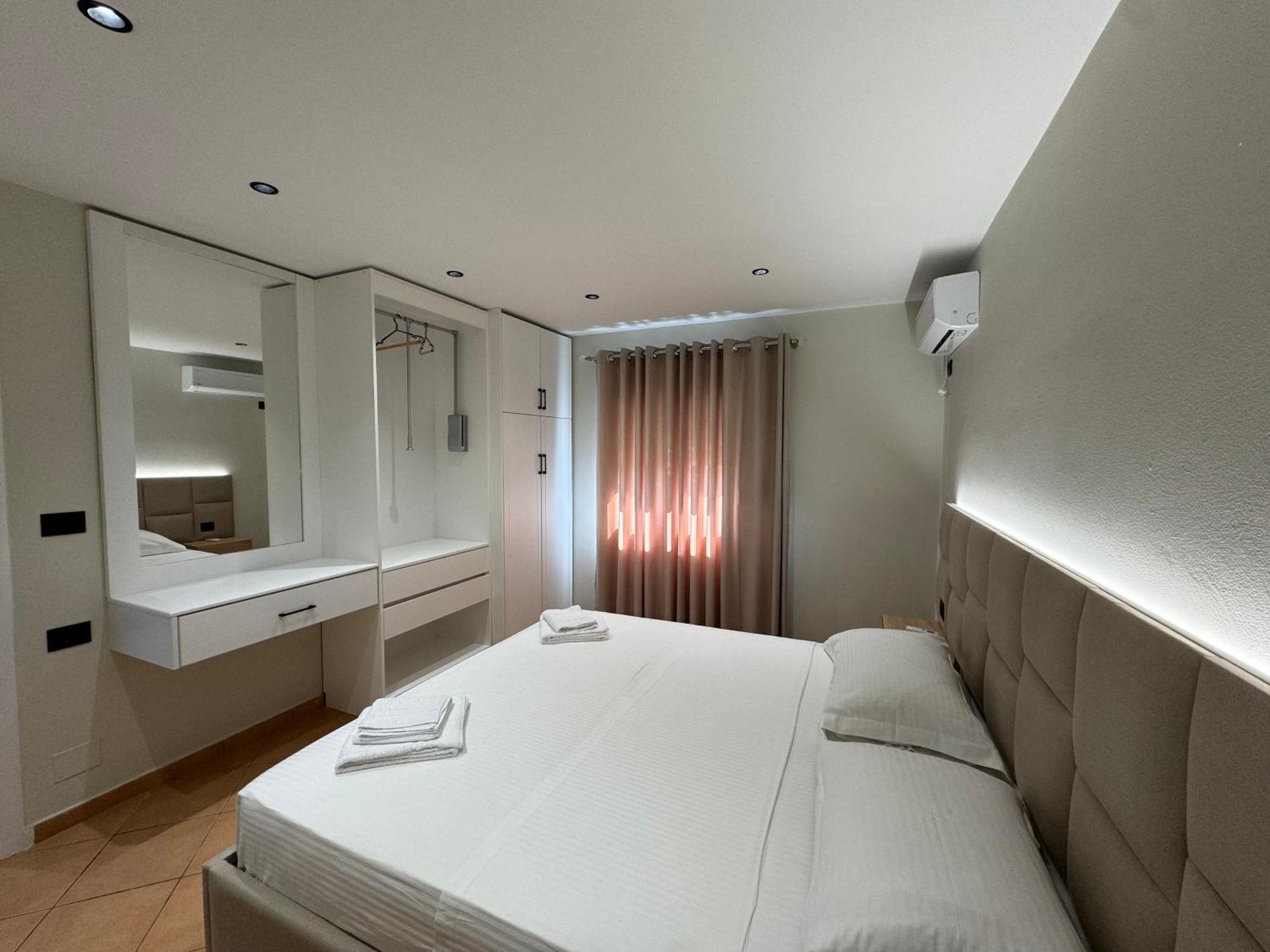 Garden Villa Apartments ซารานเดอ ภายนอก รูปภาพ