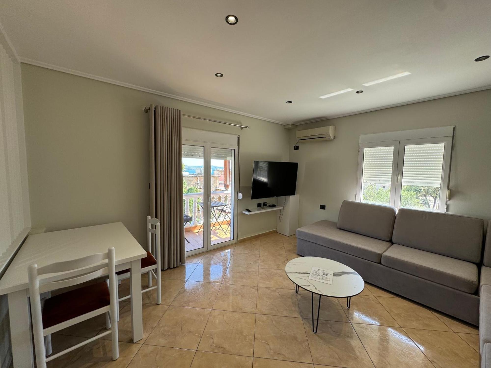 Garden Villa Apartments ซารานเดอ ภายนอก รูปภาพ
