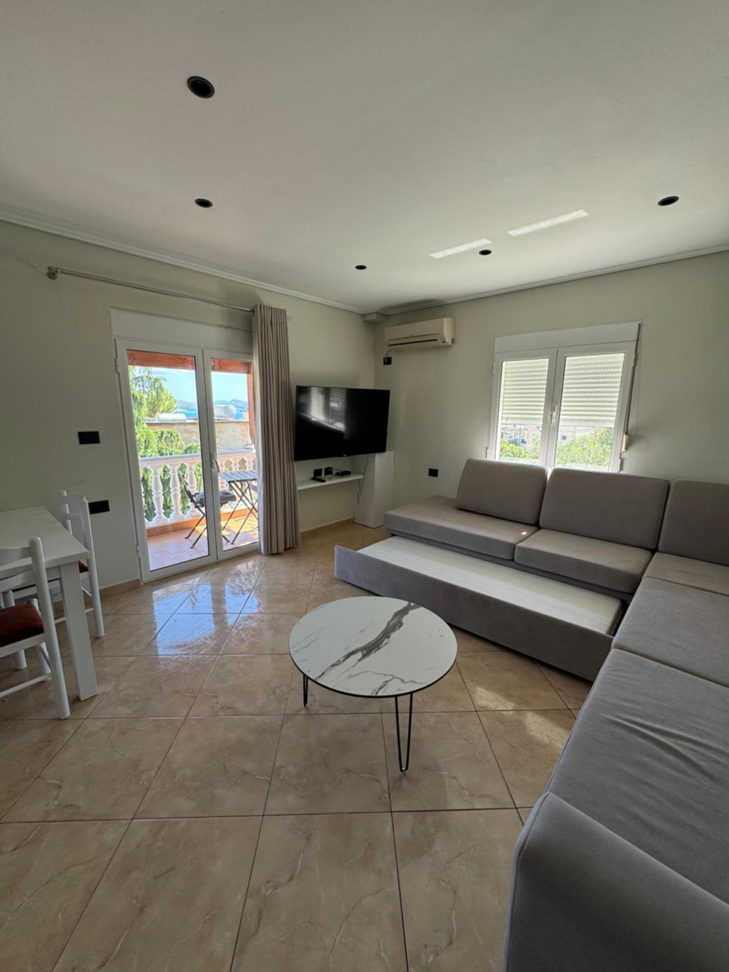 Garden Villa Apartments ซารานเดอ ภายนอก รูปภาพ