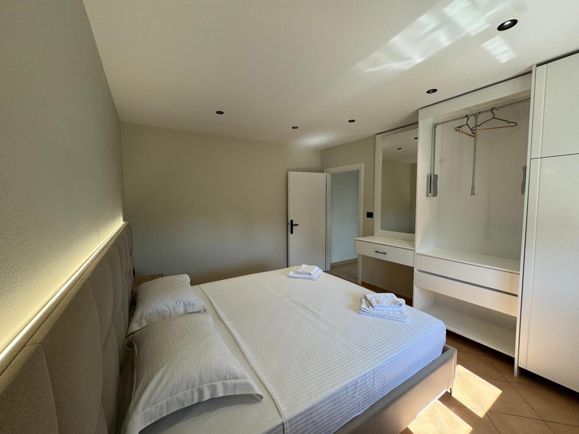 Garden Villa Apartments ซารานเดอ ภายนอก รูปภาพ